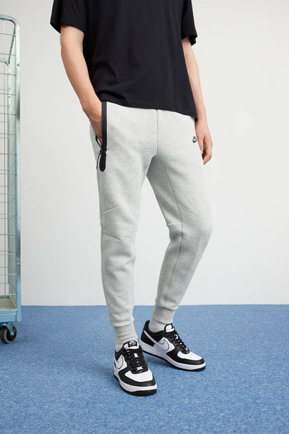 Yeni Tech Fleece Joggers